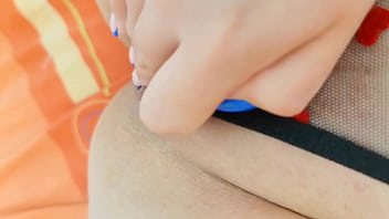 Gadis Seksi Bersemangat Meraba-raba Memek Mudanya Sendiri Di Rumah Saat Sedang Sendirian