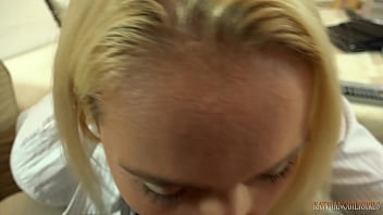 Memeras Ibu Tirimu Yang Seksi Sampai Dia Mau Ngesex Dan Ngentot Denganmu