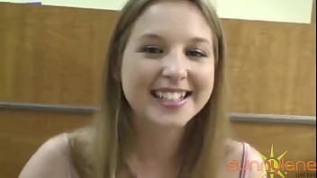 Sunny Lane Si Blonde Hot Menyilangkan Kaki Di Ruang Rawat Inap Yang Panas!