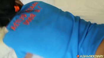 Pelayan Filipina Cantik Berpikir Dia Akan Membersihkan, Tapi Malah Diberi Kenikmatan