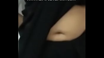 Lekuk Pusar Ranum Istri Desi Yang Dalam Dan Menggoda