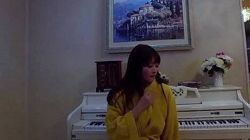 Ibu Tiri Muda 2: Gadis-gadis Paman Yang Menggoda (2017)