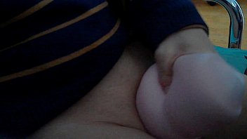 Cowok Asia Mandi Sendiri Di Depan Webcam, Aduh Panas Banget!