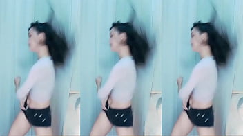Cô Gái Trung Quốc Thoát Y Trên Mái Nhà Rực Lửa