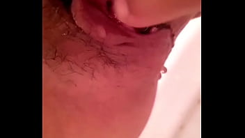 Istri Tionghoa Mengencingi Saluran Kencing Dengan Pancaran Liar
