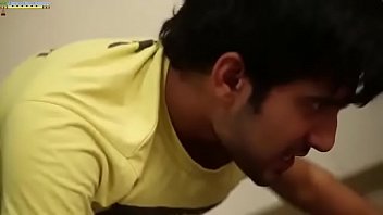 Guru Yoga Seksi Desi Menggoda Dan Menggila Dengan Cowok Muda