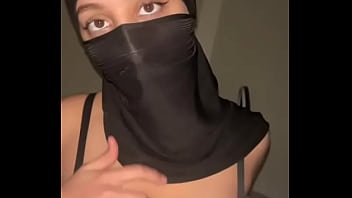 Payudara Arab Menggoda Di Balik Hijab • Muslimah Cantik Dipermainkan Di Depan Kamera
