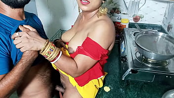मालिक ने रसोई में ले जाकर 21 साल की फूल जैसी कोमल कामवाली लड़की को जमकर चोदा