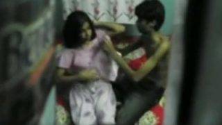 Pasangan Remaja Desa Bercinta Diam-diam Di Kamar Tersembunyi