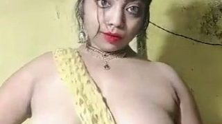 Video Tante Keli Pamer Payudara Besar Yang Menggoda