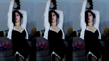 Cô Nàng Trung Hoa Uốn éo Với Vũ điệu Sung