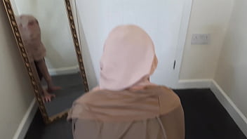 Gadis Arab Muslim Berhijab Dengan Pantat Besar Ditiduri Kasar Hingga Memeknya Basah