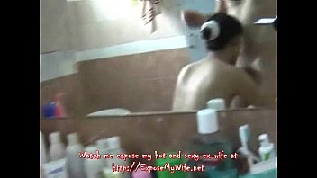 Gadis Tua Tiongkok Mengisap Kontol Di Kamar Mandi