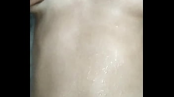 Kakak Tiri Desi Menggoda Adik Tirinya Dengan Tubuh Telanjang