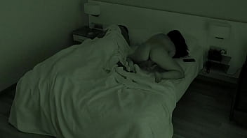 Istri Selingkuh Mengocok Memek Sambil Nonton Bokep Di Samping Suami. Hampir Ketahuan!