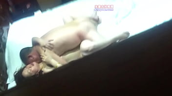 Pasangan Tionghoa Beraksi Mesra Tanpa Tedeng Aling-aling