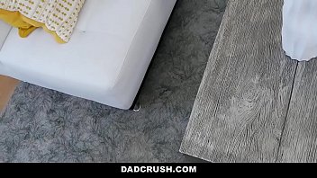Gadis Tiri Menggoda Ayah Tirinya, Berhubungan Intim Cepat Sebelum Ibu Tiri Masuk
