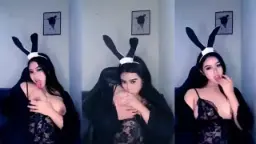 Helenacrln Makin Hot Saat Menjilati Payudara Uting