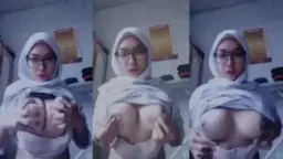 Nurul Maisarah, Jilbab Putih Menggoda Dengan Payudara Besar