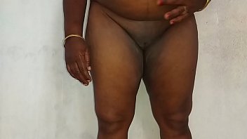 Wanita India Berdarah Panas, Vanitha, Teman Yang Menggoda, Mengenakan Saree Biru Menampilkan Payudara Besar Dan Memamerkan Kemaluan Mulus, Meremas Payudara Dan Merangsang Diri Dengan Nafsu