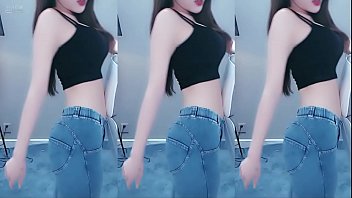 Cô Nàng Trung Quốc đầy Gợi Cảm Với điệu Nhảy Uốn Lượn Quyến Rũ