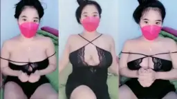 Pamer Tubuh Seksi Di Live Show Mango Yang Menggoda