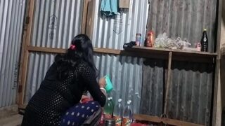 Pria Malang Menggoyang Adik Ipar Dalam Adegan Panas Ala India