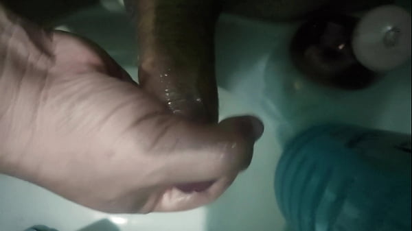 Pijat Dan Fetish Di Wastafel Kamar Mandi, Mengerang Menanti Kenikmatan Klimaks Dari Serigala Nakal