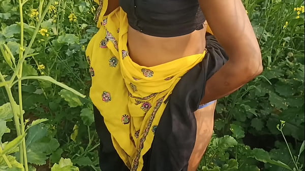 सरसों के खेत में ममता को उसके पति ने मौका देखकर जबरदस्त जोरदार चुदाई दी, खुले मैदान में साफ हिंदी आवाज