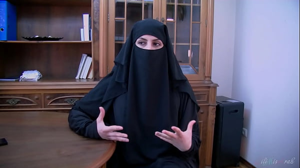 Kesepakatan Abad Ini Ditutup Dengan Arab Berjilbab Siap Melayani Mulut Mesum – Lilimissarab
