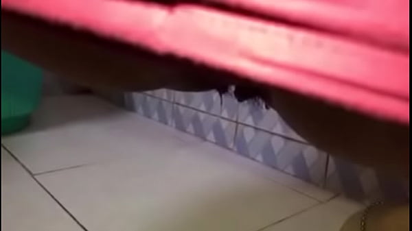 Desi Pacar Manisku Mengencingi Ranjang