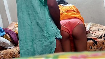 Desi Bhabhi Digebuk Keras Dari Belakang Gaya Anjing