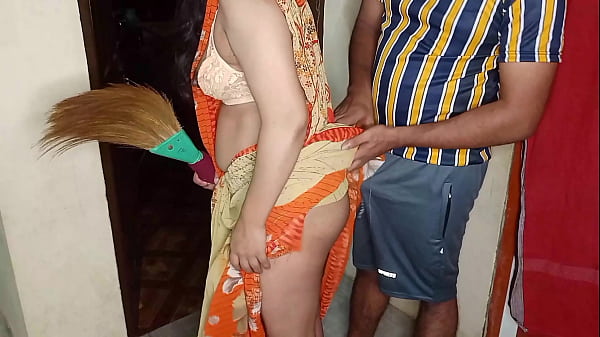 Malam Itu, Aku Menggoda Ibu Tiriku Yang Seksi Saat Dia Sedang Bersih-bersih Rumah