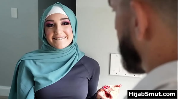 Gadis Muslimah Dijejali Latihan Intens Oleh Pelatih Sepak Bolanya