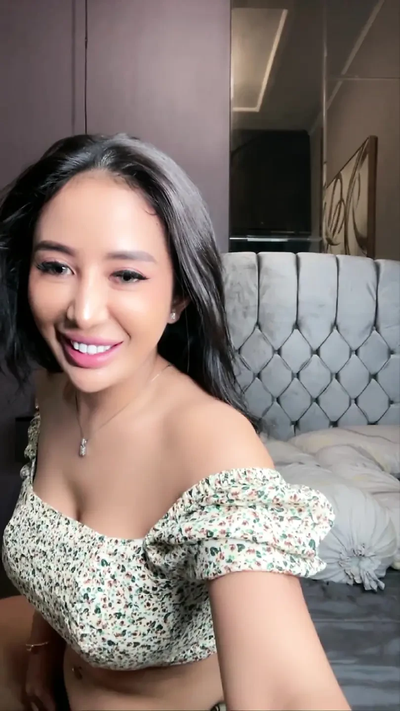 This Slut Want To Ride A Big Jogja Dick