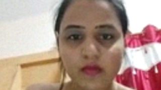 Desi Gadha Mast Chuchi Dikhate Hue Hindi Mein Sexy Baatein Karti Hui