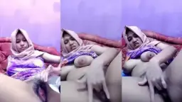 Gadis Berjilbab Mengocek Memeknya