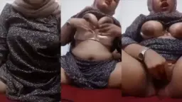 Janda Berjilbab Tersingkap Tiba-tiba, Menggairahkan Dengan Colmek Yang Membara
