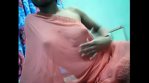 Tampilan Menggoda Payudara Gadis India Panas Di Kamera