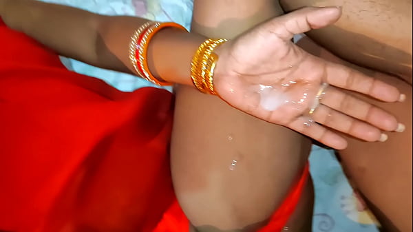 देसी बेबी की गांड में पहली बार हिंदी में बोलते हुए धीरे-धीरे लंड घुसेड़ा