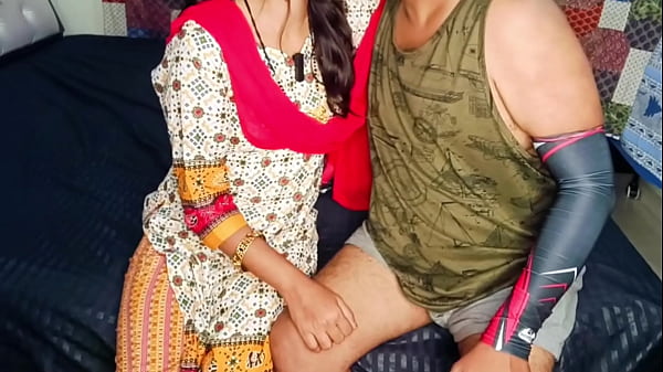 Mami Ko Paisa Kamane Ka Sexy Tarika Bataya Aur Phir Uski Chaati Maar Kar Choda