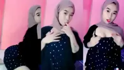 Gadis Berhijab Meremas Payudara Sendiri