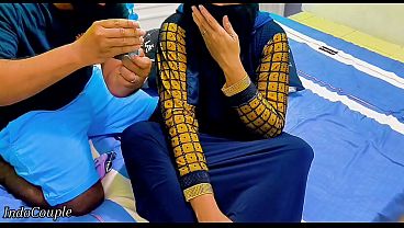 Adik Tiri Berhijab Ngesek Pakai Mainan, Tapi Kakak Tiri Salah Masukin Ke Lubang Pantat!