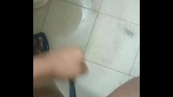 Kamar Mandi Panas: Jari-jari Menggoda Dan Gadis Desi Yang Menggairahkan