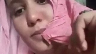 Bokep Desa, Tante India Montok Meremas-remas Susu Gede Sampe Muncrat.