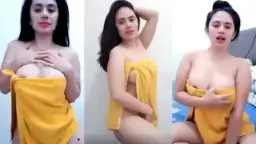 Kimaya Agata Telanjang Bugil Dengan Handuk Kuning Yang Menggoda