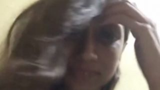 Video Cewek Kuliner India Perawan Angkat Kaos