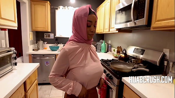 Curvy Ebony Berhijab Nunggangin Kontol Kayak Pro- Lily Starfire