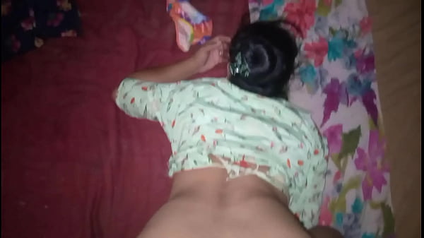 Desi Cewek Lagi Digebukin Peluk Mesra, Sampe Lemes