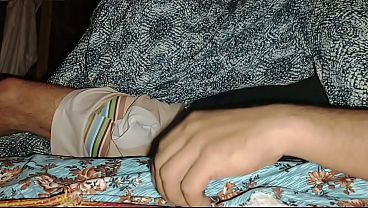 Malam Ini Ibu Tiri Basah Kena Jari, Aku Masukin Dua Jari Ke Memeknya Sampe Keluar Air